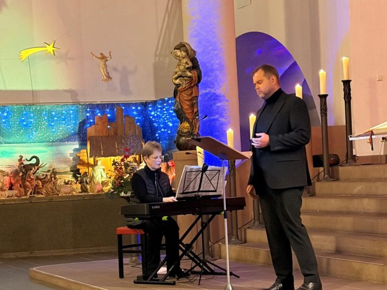 Thilo Dahlmann und Marion Oswald beim Benefizkonzert zugunsten des Kinderschutzbundes Cochem-Zell e. V. (Foto: Felix M. Mayer) 