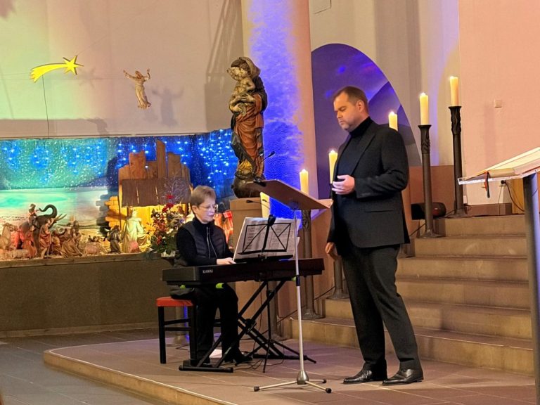 Thilo Dahlmann und Marion Oswald beim Benefizkonzert zugunsten des Kinderschutzbundes Cochem-Zell e. V.